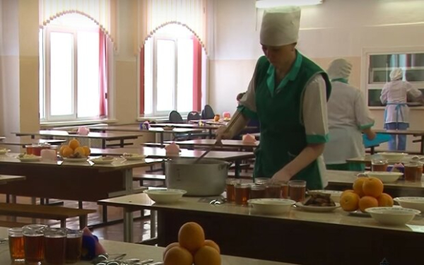 Украинка была в шоке от питания в школе &ndash; такое и свиньям стыдно давать
