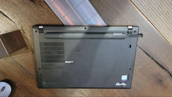 В Lenovo придумали, как добавить беспроводную зарядку почти в любой ноутбук
В Lenovo придумали, как добавить беспроводную зарядку почти в любой ноутбук