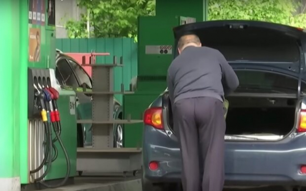 Эксперты рассказали, как поменяются цены на АЗС накануне Нового года: готовить ли канистры Эксперты рассказали, как поменяются цены на АЗС накануне Нового года: готовить ли канистры