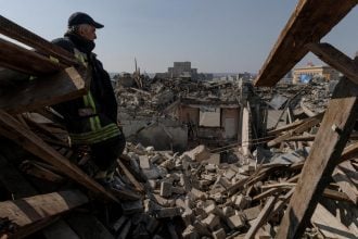 Бомбил жилые кварталы в Харькове: заключенного российского пилота отдали на обмен
Бомбил жилые кварталы в Харькове: заключенного российского пилота отдали на обмен