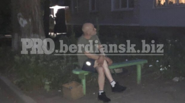 Пьяный неадекват открыл огонь по детям прямо с балкона, обнаружен целый арсенал Пьяный неадекват открыл огонь по детям прямо с балкона, обнаружен целый арсенал