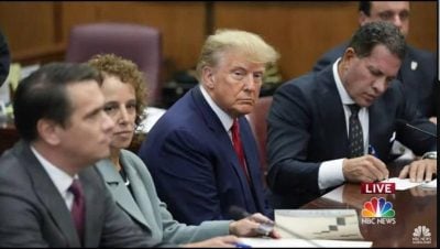 "У них нет права на ошибку": эксперт объяснил, почему в США не арестовали Трампа
"У них нет права на ошибку": эксперт объяснил, почему в США не арестовали Трампа