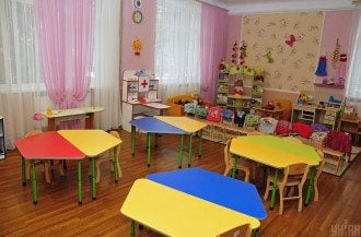 Мышиный помет и гнилые овощи: журналисты показали кормежку в детсадах и школах
