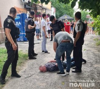 Взрыв в Каменец-Подольском: из-за пьяного мужчины пострадали 6 людей, среди которых 4-летний ребенок
Взрыв в Каменец-Подольском: из-за пьяного мужчины пострадали 6 людей, среди которых 4-летний ребенок