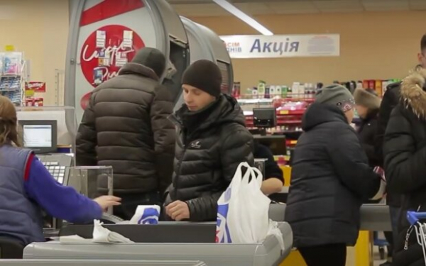 Кошельки опустеют: во сколько обойдется шампанское и прочий алкоголь на новогодний стол Кошельки опустеют: во сколько обойдется шампанское и прочий алкоголь на новогодний стол