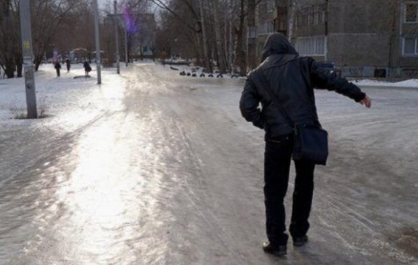 Клей, пластырь и даже колготки помогут сделать обувь устойчивой: лучшие лайфхаки на время гололеда Клей, пластырь и даже колготки помогут сделать обувь устойчивой: лучшие лайфхаки на время гололеда