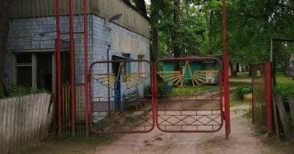 На Киевщине двое детей провалились в выгребную яму: появились невероятные подробности о семье
