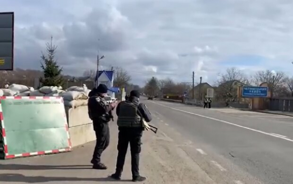 Блокпосты и повестки: жителей Киевской области предупредили об ограничениях Блокпосты и повестки: жителей Киевской области предупредили об ограничениях