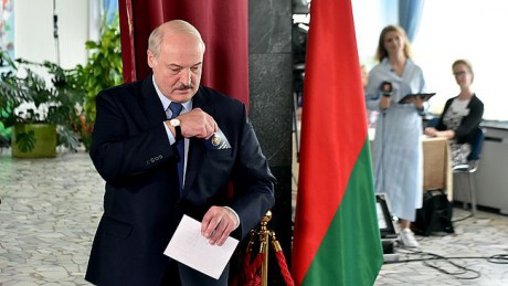 Лукашенко хочет инаугурироваться в течение двух месяцев