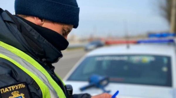 Полиция остановила авто и задает "невинные" вопросы: как водителям не попасть в ловушку штрафов Полиция остановила авто и задает "невинные" вопросы: как водителям не попасть в ловушку штрафов