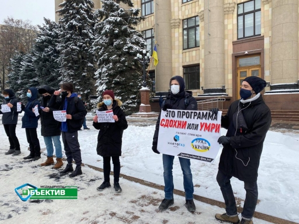 Тарифный бунт: в Житомире протестующие штурмом взяли здание облсовета
Тарифный бунт: в Житомире протестующие штурмом взяли здание облсовета