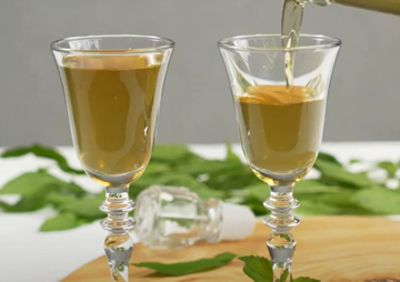 4 ингредиента, а вкус - божественный: рецепт мятного ликера, который будет готов к Новому году