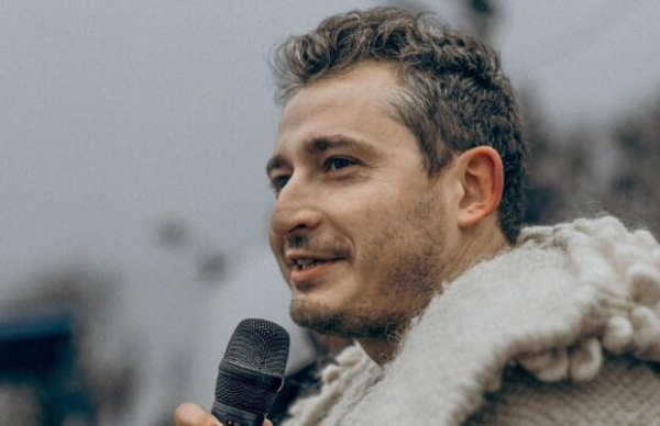 На Колю Сергу напал "пророссийский агент" просто во время выступления