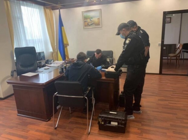 Министр юстиции Малюська сообщил о взломе рабочего кабинета и пожаловался на прослушку Министр юстиции Малюська сообщил о взломе рабочего кабинета и пожаловался на прослушку