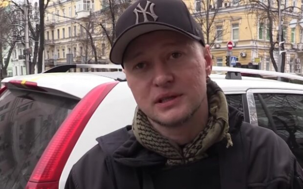 Андрей Хлывнюк из "Бумбокс" показал, как в Украине наживаются на войне и оскорбляют защитников: "Колбаса ВСУ" Андрей Хлывнюк из "Бумбокс" показал, как в Украине наживаются на войне и оскорбляют защитников: "Колбаса ВСУ"