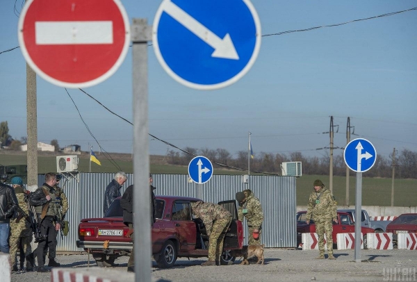 Украина откроет пункты пропуска на Донбассе: названа дата
Украина откроет пункты пропуска на Донбассе: названа дата