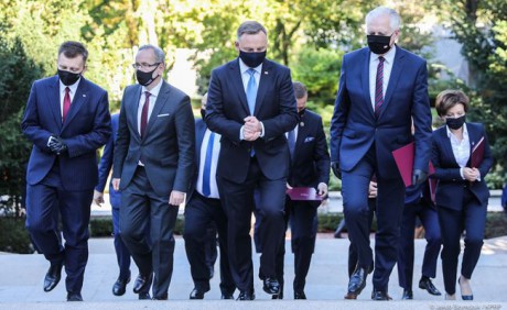 В Польше дало присягу новое правительство В Польше дало присягу новое правительство