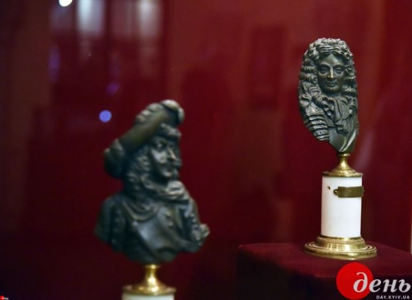 Во львовском музее презентовали уникальную выставку об известных исторических личностях Франции Во львовском музее презентовали уникальную выставку об известных исторических личностях Франции