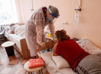 "Совсем не слышат врачей": медик назвала категорию людей, которые труднее переносят Covid-19
"Совсем не слышат врачей": медик назвала категорию людей, которые труднее переносят Covid-19