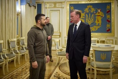 В Кремле смирились с потерей Херсона: озвучены две версии "отступления"
В Кремле смирились с потерей Херсона: озвучены две версии "отступления"