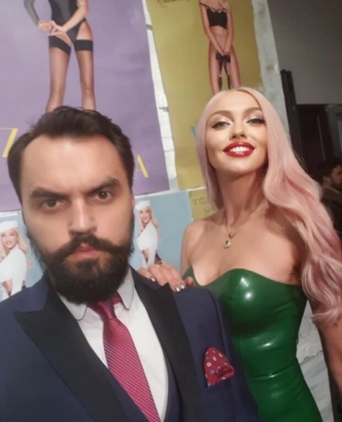 Замужняя Полякова взбудоражила появлением с бородатым красавчиком: "Сомнительная дружба" Замужняя Полякова взбудоражила появлением с бородатым красавчиком: "Сомнительная дружба"