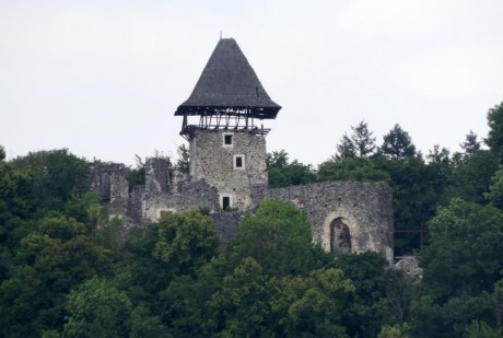 На Закарпатье восстановят две башни старинного замка На Закарпатье восстановят две башни старинного замка
