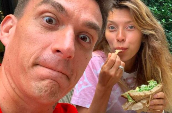 Муж Регины Тодоренко Влад Топалов кардинально сменил профессию: залез под быка Муж Регины Тодоренко Влад Топалов кардинально сменил профессию: залез под быка