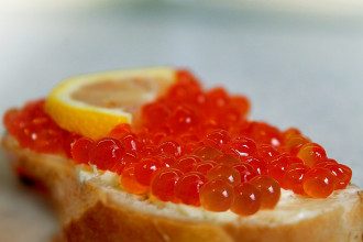 Как выбрать красную икру и какой продукт нельзя покупать: советы эксперта
Как выбрать красную икру и какой продукт нельзя покупать: советы эксперта