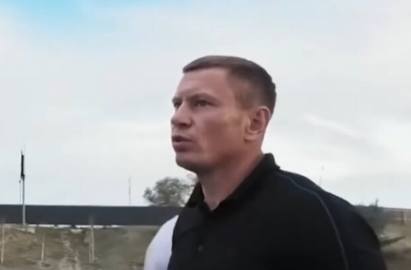 Эксполицейский Наумов после увольнения продолжает обрастать элитными автомобилями и недвижимостью: "Нужно кормить мою семью" Эксполицейский Наумов после увольнения продолжает обрастать элитными автомобилями и недвижимостью: "Нужно кормить мою семью"