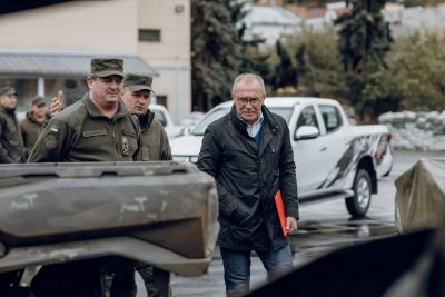 Авиакомпания "Украинские вертолеты" передала Нацгвардии внедорожники и другое оборудование на 21 млн грн
Авиакомпания "Украинские вертолеты" передала Нацгвардии внедорожники и другое оборудование на 21 млн грн