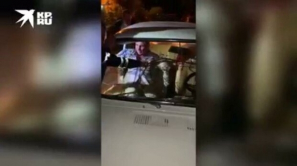 Пьяный водитель отлупил гаишника своим удавом — настало время Кокаина Пьяный водитель отлупил гаишника своим удавом — настало время Кокаина