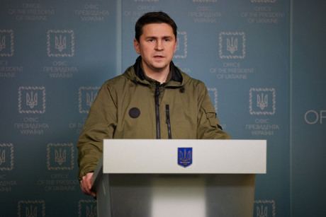 Пока Запад думает, Россия уничтожает украинские аэродромы, - Подоляк Пока Запад думает, Россия уничтожает украинские аэродромы, - Подоляк
