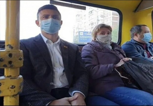 Тищенко покатался на киевской маршрутке и скрылся на мерседесе, не заплатив Тищенко покатался на киевской маршрутке и скрылся на мерседесе, не заплатив