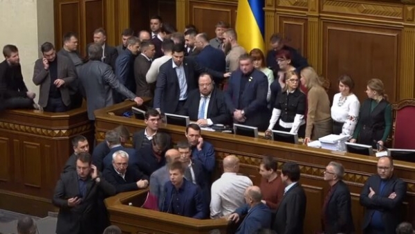 40-тысячные зарплаты нардепам — верхушка айсберга: получают надбавки и не платят за себя 40-тысячные зарплаты нардепам — верхушка айсберга: получают надбавки и не платят за себя