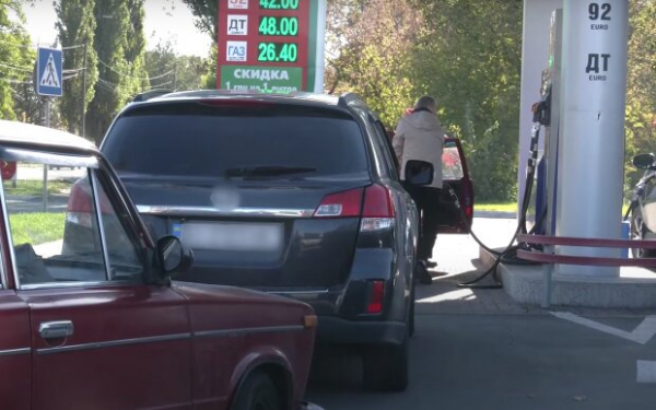 Готовьтесь ходить пешком на работу: заправки продолжают поднимать цены на топливо Готовьтесь ходить пешком на работу: заправки продолжают поднимать цены на топливо