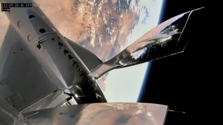 Virgin Galactic успешно осуществила первый пилотируемый космический полет