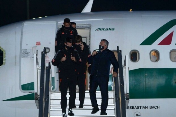 "Ювентус" прилетел в Киев без Роналду: португалец посмотрит матч против "Динамо" дома "Ювентус" прилетел в Киев без Роналду: португалец посмотрит матч против "Динамо" дома