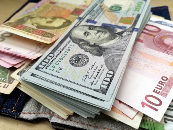 Курс валют 28 апреля укрепит гривну и ослабит доллар и евро