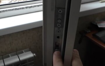 Если у вас пластиковые окна, то вы обязаны это сделать: поспешите, времени осталось мало Если у вас пластиковые окна, то вы обязаны это сделать: поспешите, времени осталось мало