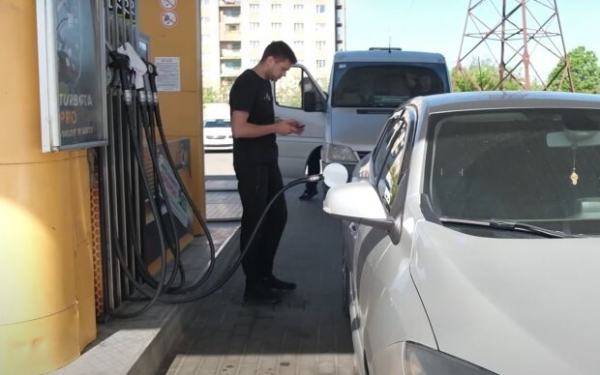 SOCAR, ОККО, WOG: нардеп показал, как взлетели цены на бензин после возврата ставки НДС SOCAR, ОККО, WOG: нардеп показал, как взлетели цены на бензин после возврата ставки НДС