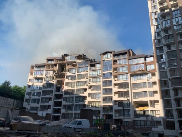 Оккупанты обстреляли Киев, одна из ракет попала в жилую многоэтажку: есть погибшие и пострадавшие Оккупанты обстреляли Киев, одна из ракет попала в жилую многоэтажку: есть погибшие и пострадавшие
