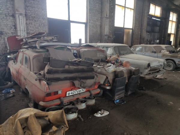 Уникальную коллекцию советских авто бросили ржаветь на складе
Уникальную коллекцию советских авто бросили ржаветь на складе