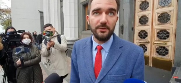 В Киеве произошло дерзкое нападение на народного депутата: оскорбили и избили В Киеве произошло дерзкое нападение на народного депутата: оскорбили и избили