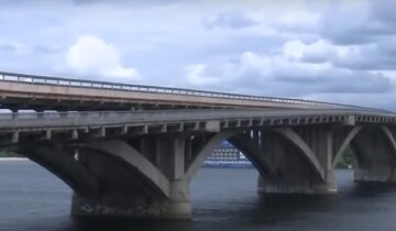 Киевские мосты Патона и Метро держатся на честном слове: могут рухнуть в любой момент