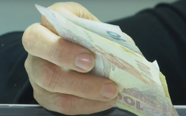 Заробитчане стали меньше пересылать денег в Украину, - Нацбанк Заробитчане стали меньше пересылать денег в Украину, - Нацбанк