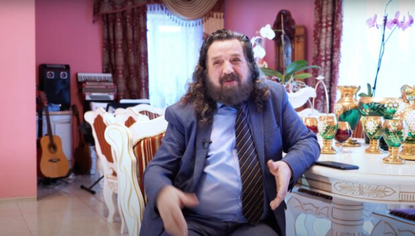 Цыганский барон ответил на вопрос о воровстве и необразованности ромов: "Это считалось достоинством" Цыганский барон ответил на вопрос о воровстве и необразованности ромов: "Это считалось достоинством"
