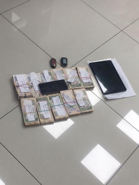 В ВСУ попались на взятке в миллион гривен за медицинские маски
                                                                                