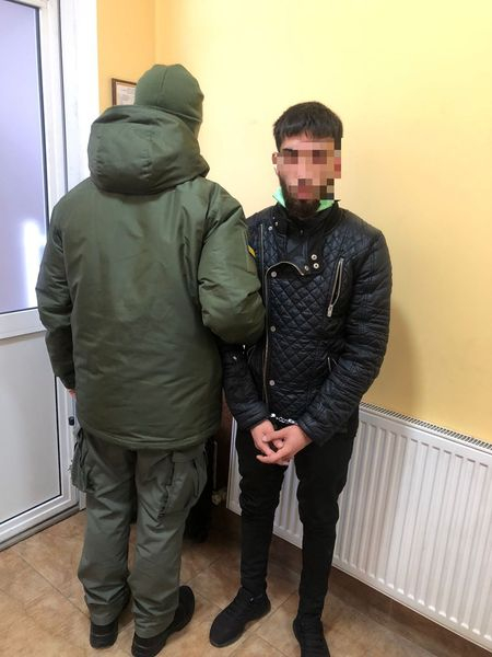 В Винницкой области пограничники задержали молдаванина, который находился в международном розыске В Винницкой области пограничники задержали молдаванина, который находился в международном розыске