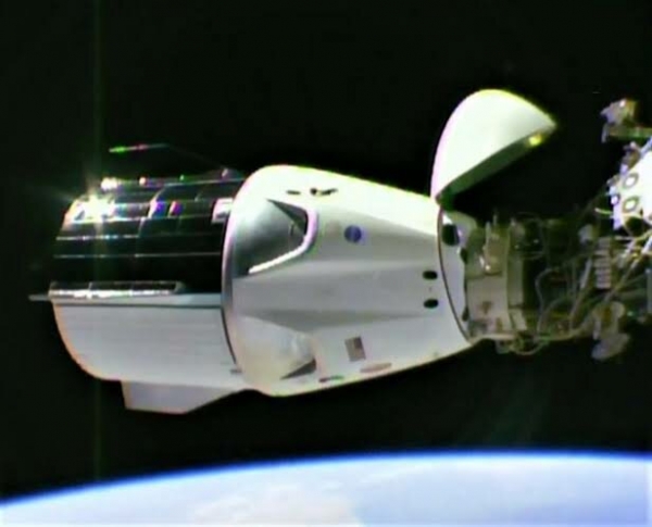 Корабль Crew Dragon Илона Маска осуществил стыковку с МКС