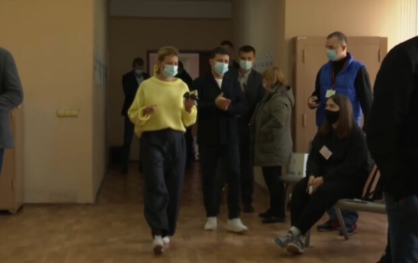 Зеленский "сбежал" после ответов на свои 5 вопросов: "Вам неинтересно, всего доброго" Зеленский "сбежал" после ответов на свои 5 вопросов: "Вам неинтересно, всего доброго"